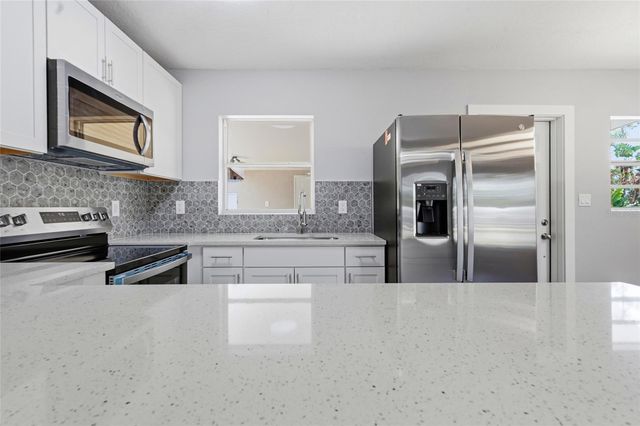 2827 22ND STREET W, Bradenton, FL 34205