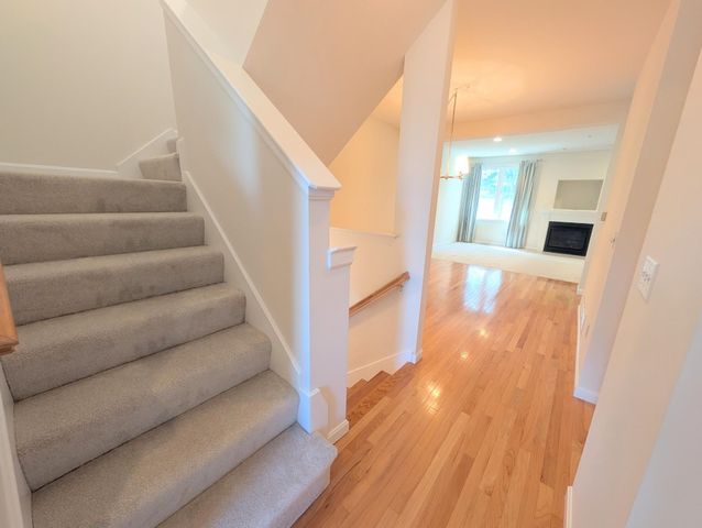 16 Edward Circle, Bedford, NH 03110