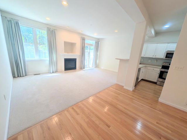 16 Edward Circle, Bedford, NH 03110