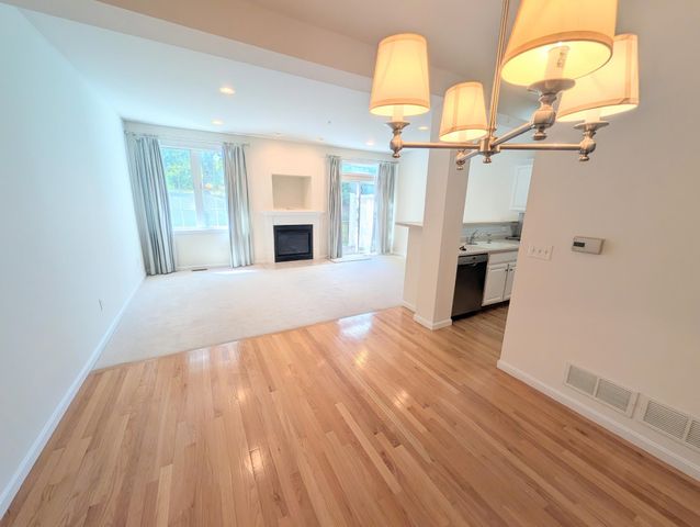 16 Edward Circle, Bedford, NH 03110