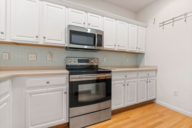 16 Edward Circle, Bedford, NH 03110