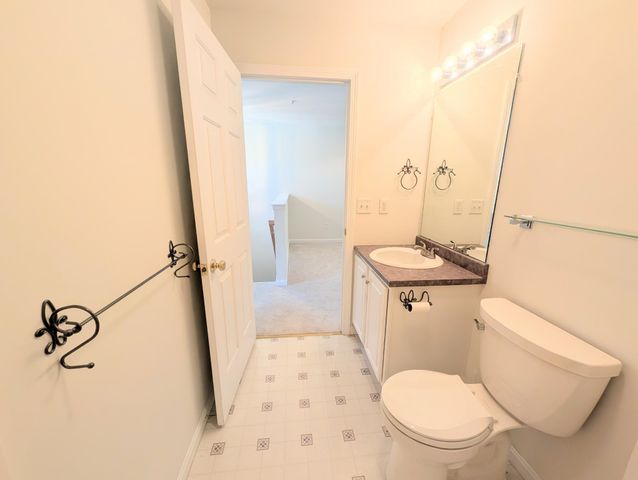 16 Edward Circle, Bedford, NH 03110