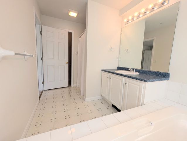 16 Edward Circle, Bedford, NH 03110