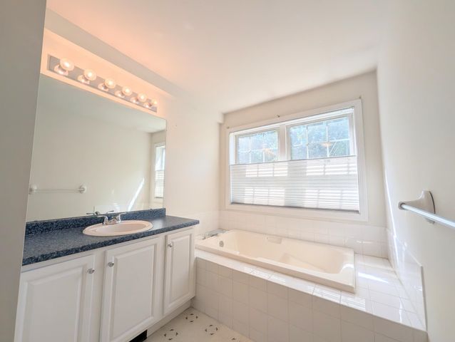 16 Edward Circle, Bedford, NH 03110