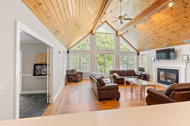 16 Edward Circle, Bedford, NH 03110