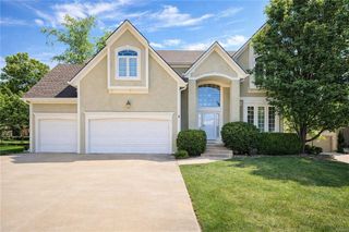 237 NE Hidden Ridge Circle, Lee's Summit, MO 64064