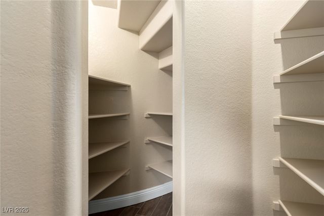 2925 Mondavi Court, Las Vegas, NV 89117