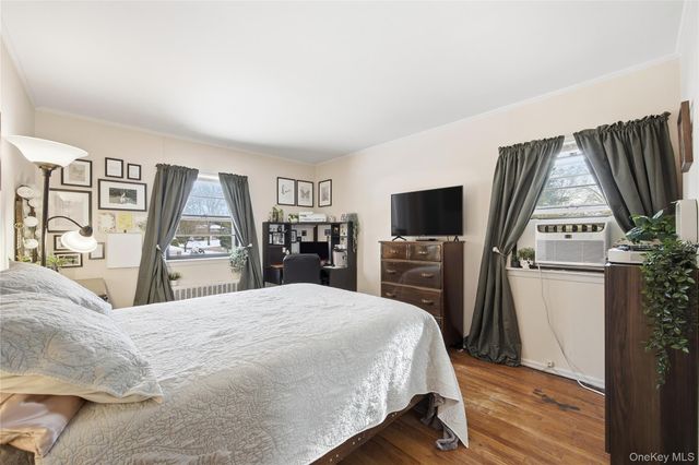 12 Viola Drive, Glen Cove, NY 11542