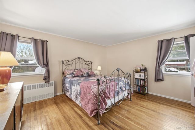 12 Viola Drive, Glen Cove, NY 11542