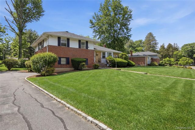 12 Viola Drive, Glen Cove, NY 11542