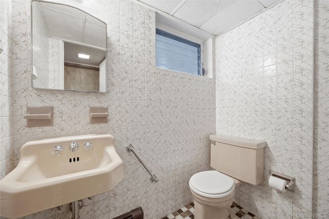 12 Viola Drive, Glen Cove, NY 11542