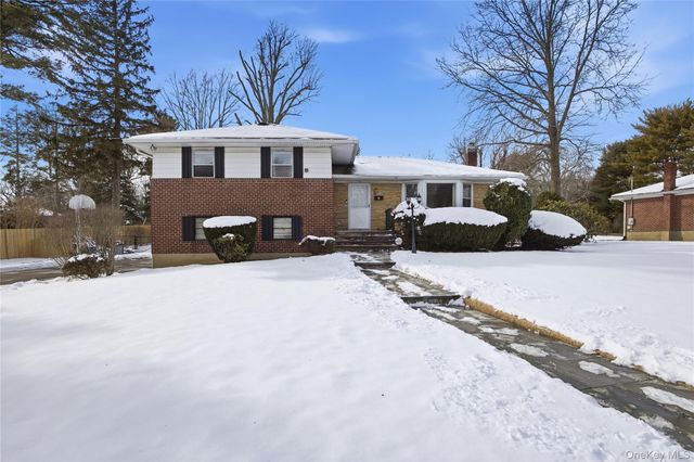 12 Viola Drive, Glen Cove, NY 11542