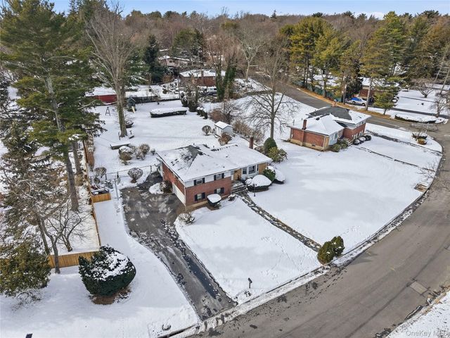 12 Viola Drive, Glen Cove, NY 11542