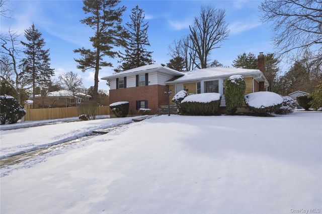 12 Viola Drive, Glen Cove, NY 11542