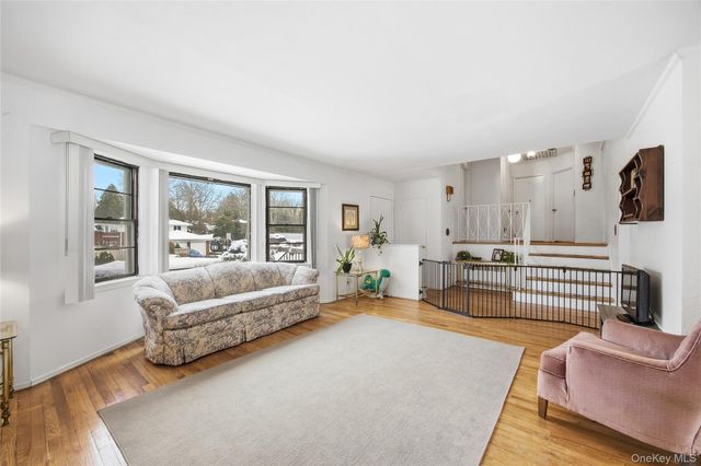 12 Viola Drive, Glen Cove, NY 11542