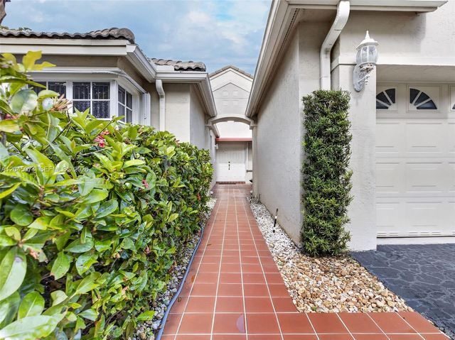 1520 Seabay Road, Weston, FL 33326