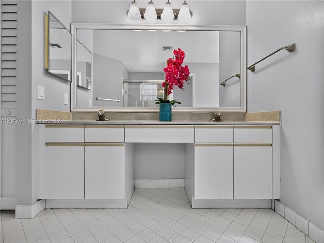 1520 Seabay Road, Weston, FL 33326