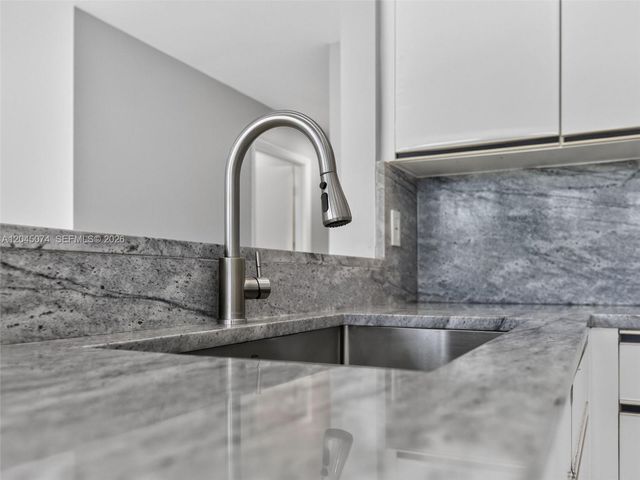 1520 Seabay Road, Weston, FL 33326