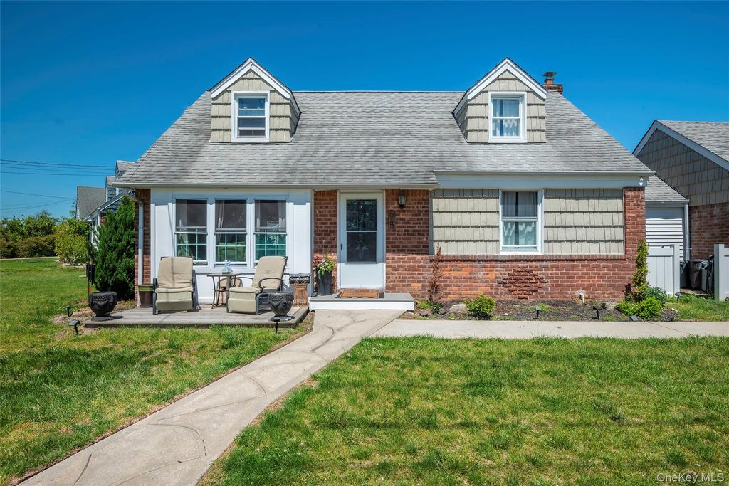 95 Wheeler Avenue, Valley Stream, NY 11580