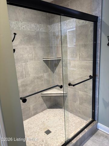 121 Lillian Ct, Shepherdsville, KY 40165