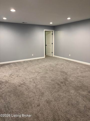 121 Lillian Ct, Shepherdsville, KY 40165