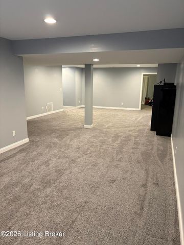 121 Lillian Ct, Shepherdsville, KY 40165