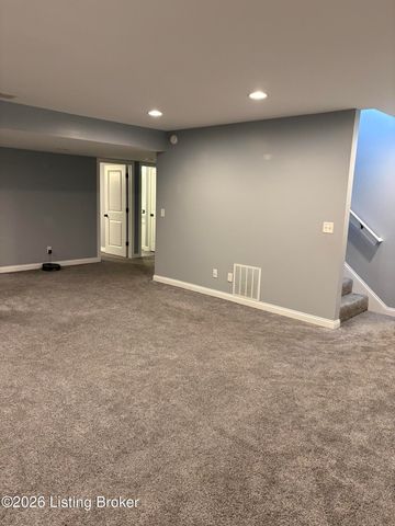 121 Lillian Ct, Shepherdsville, KY 40165