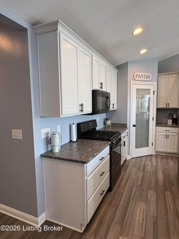 121 Lillian Ct, Shepherdsville, KY 40165