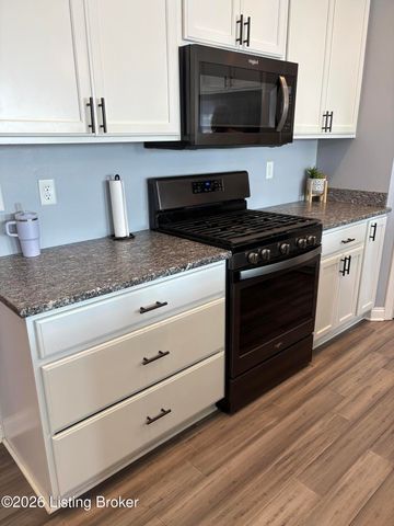 121 Lillian Ct, Shepherdsville, KY 40165