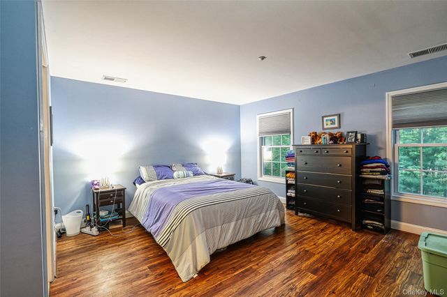 402 Okeefe Court, Oakdale, NY 11769