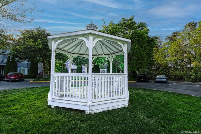 402 Okeefe Court, Oakdale, NY 11769