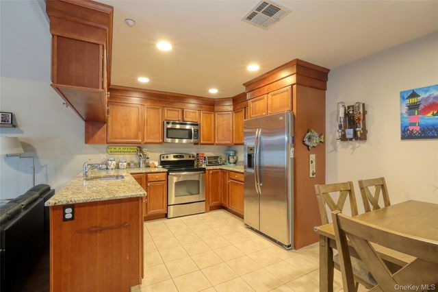 402 Okeefe Court, Oakdale, NY 11769