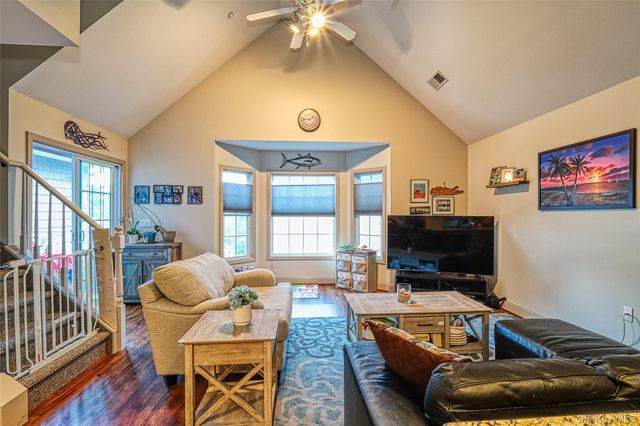 402 Okeefe Court, Oakdale, NY 11769