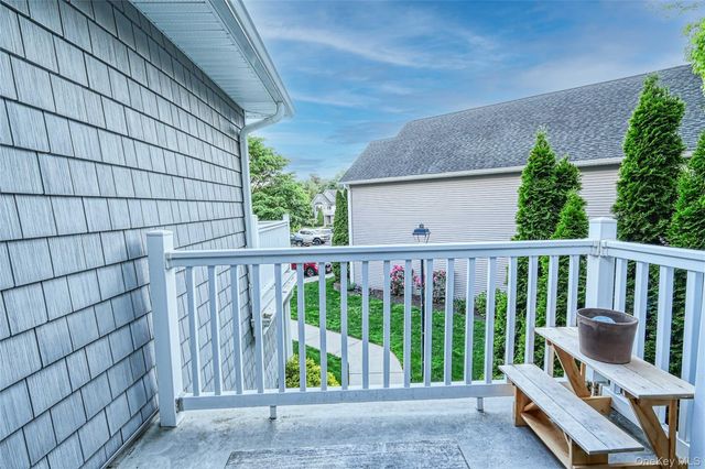 402 Okeefe Court, Oakdale, NY 11769