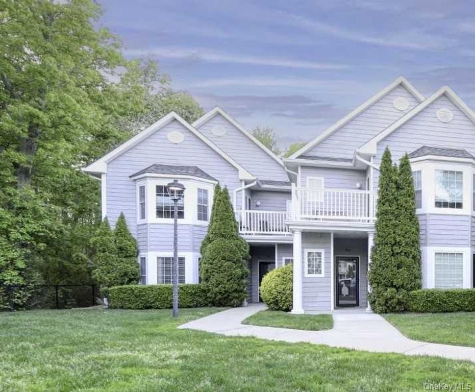 402 Okeefe Court, Oakdale, NY 11769