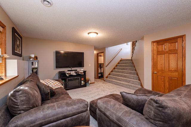 609 W 7th Avenue, Osakis, MN 56360