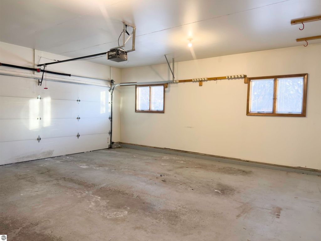 Image 11 of property listing at 350 Applewood Lane, Mt Pleasant, MI 48858