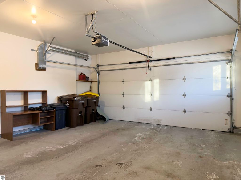 Image 13 of property listing at 350 Applewood Lane, Mt Pleasant, MI 48858