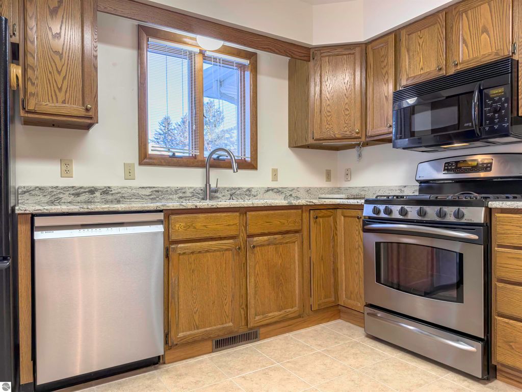 Image 18 of property listing at 350 Applewood Lane, Mt Pleasant, MI 48858