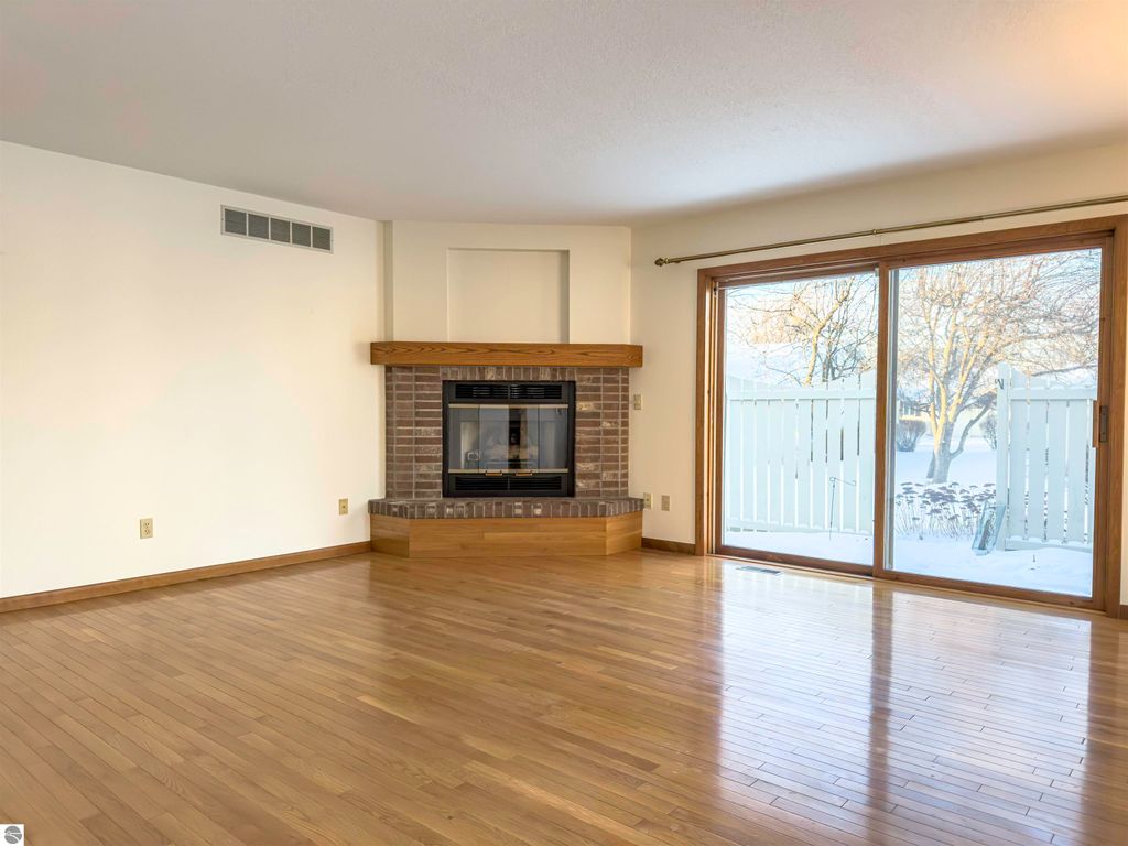 Image 19 of property listing at 350 Applewood Lane, Mt Pleasant, MI 48858