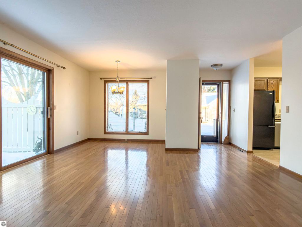 Image 21 of property listing at 350 Applewood Lane, Mt Pleasant, MI 48858