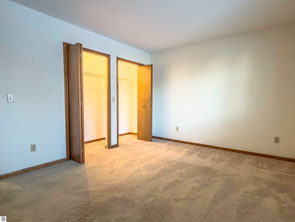 Image 24 of property listing at 350 Applewood Lane, Mt Pleasant, MI 48858