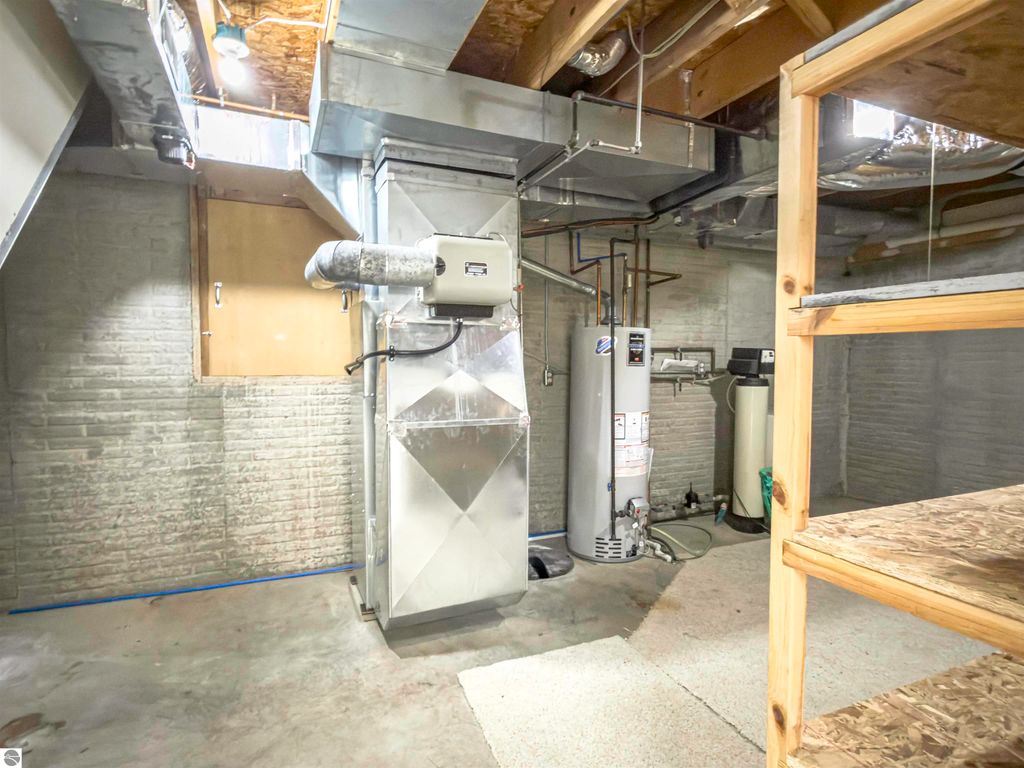 Image 34 of property listing at 350 Applewood Lane, Mt Pleasant, MI 48858