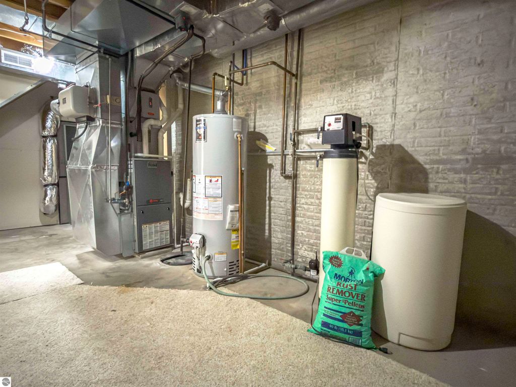 Image 39 of property listing at 350 Applewood Lane, Mt Pleasant, MI 48858