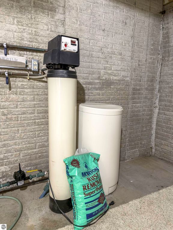 Image 42 of property listing at 350 Applewood Lane, Mt Pleasant, MI 48858