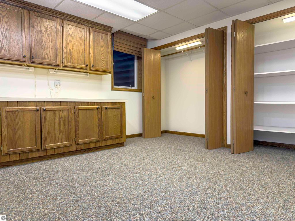 Image 9 of property listing at 350 Applewood Lane, Mt Pleasant, MI 48858