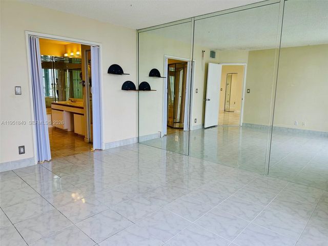 3600 Mystic Pointe Dr 1117, Aventura, FL 33180