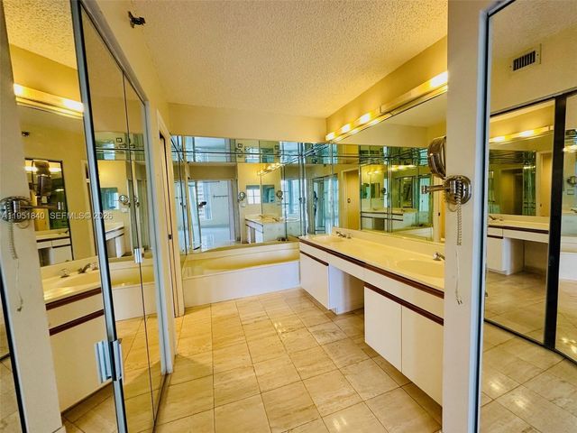3600 Mystic Pointe Dr 1117, Aventura, FL 33180