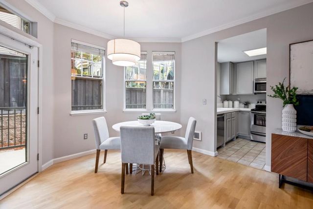 2160 Santa Cruz Avenue 22, Menlo Park, CA 94025