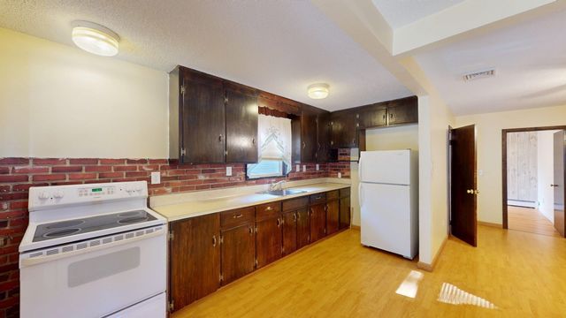 41 Lakeshore Dr, Bellingham, MA 02019